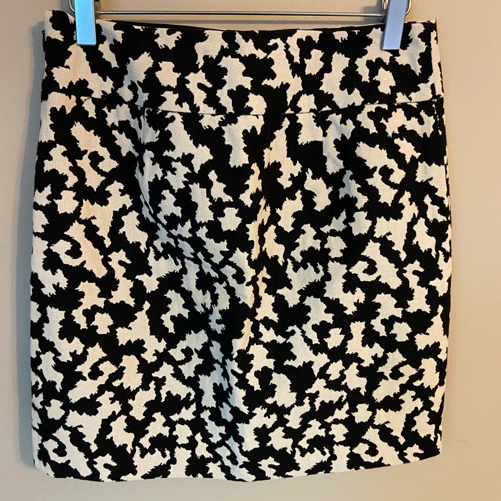 LOFT Outlet Black and Ivory Patterned Pencil Skirt | Women's Sz 0